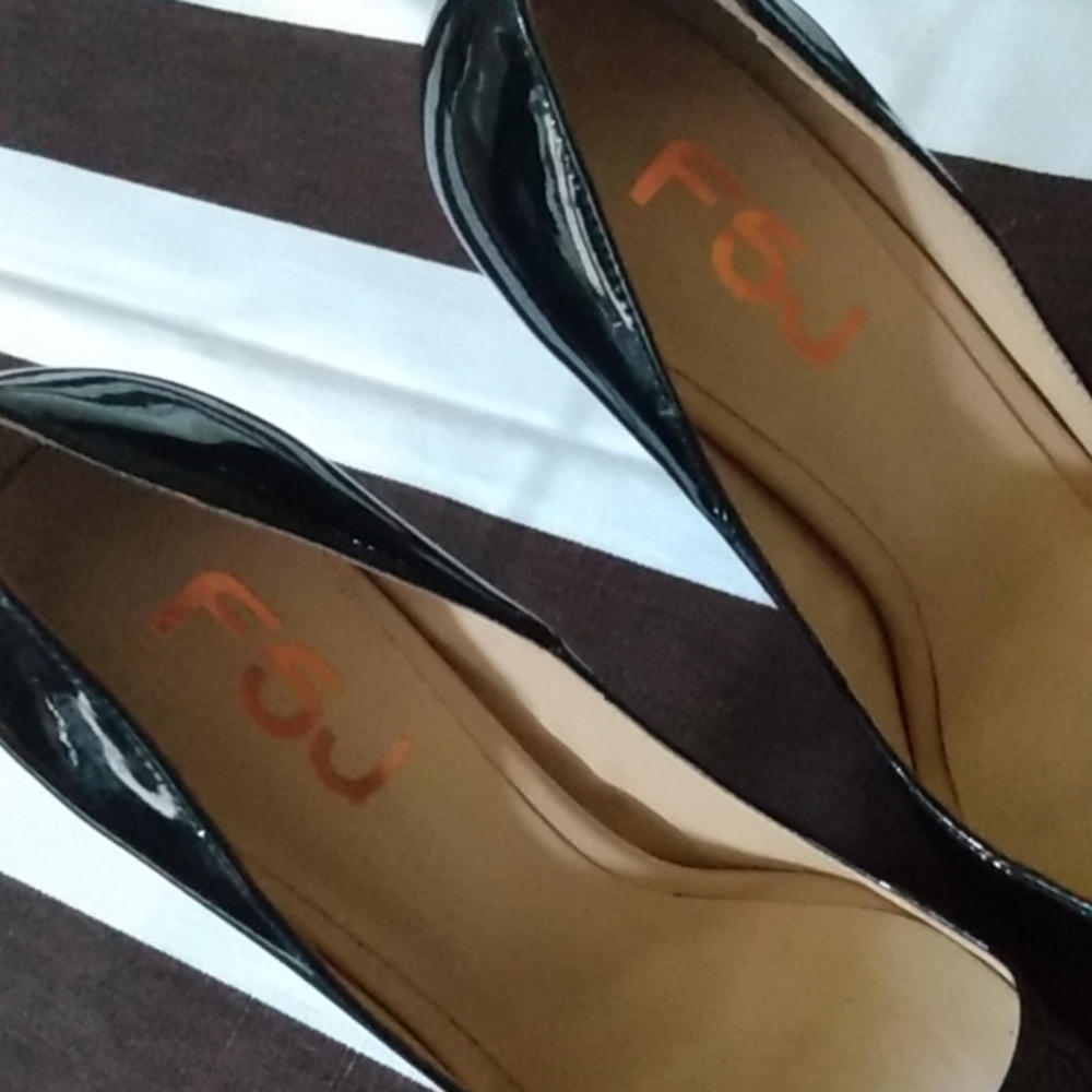 Shoes - Picture 2 of 8